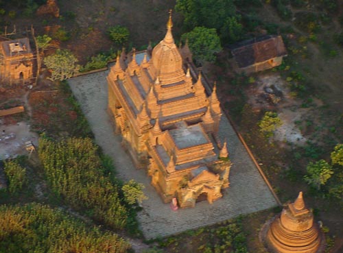 photo d'une pagode depuis Ballon à chaud à Bagan, Myanmar