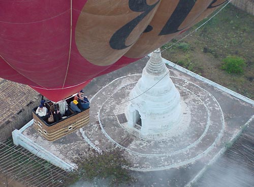 photo d'une pagode à bagan depuis Ballon à air chaud