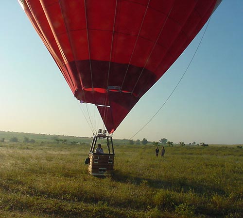 Foto vom Start des Heißluftballons in Bagan, Myanmar
