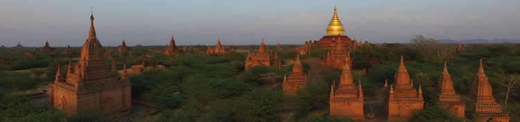 Bagan lors du coucher de soleil