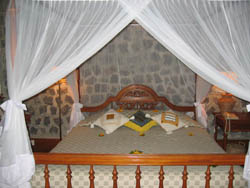 mozzi bed mont popa resort