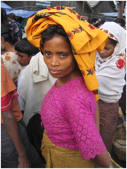 photo of a woman at sittwe market in Myanmar