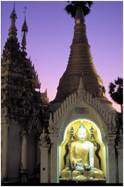 coucher de soleil sur la pagode Shwedagon