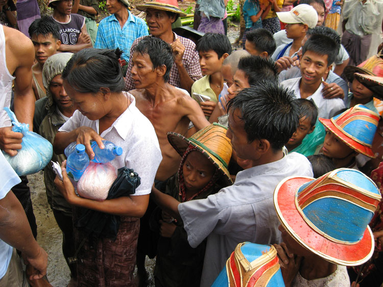 distribution nourriture à khungyangone