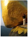 photo homme rocher d'or birmanie