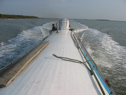 extérieur speed boat sittwe